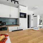 Nadmorski Z Balkonem W Kołobrzegu By Renters Apartament