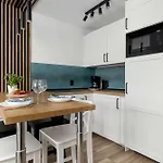 Nadmorski Z Balkonem W Kołobrzegu By Renters Apartament